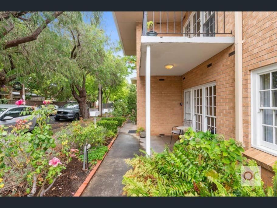 Six Kings - The Very Best Location Adelaide Bagian luar foto